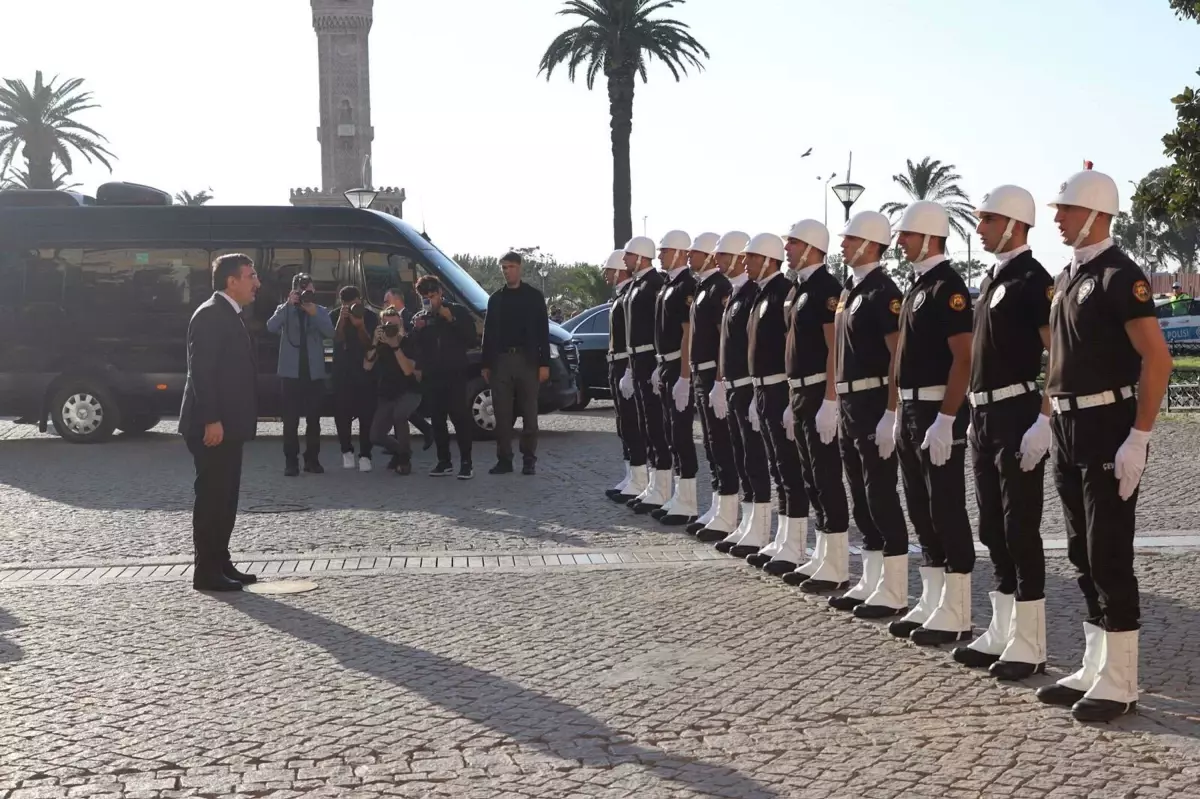 Cumhurbaşkanı Yardımcısı Cevdet Yılmaz İzmir Valisi Süleyman Elban’ı Ziyaret Etti