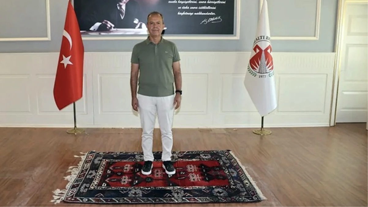 Geriye bir tek kilim kaldı! CHP’li Döşemealtı Belediye Başkanı’nın makam odasına haciz