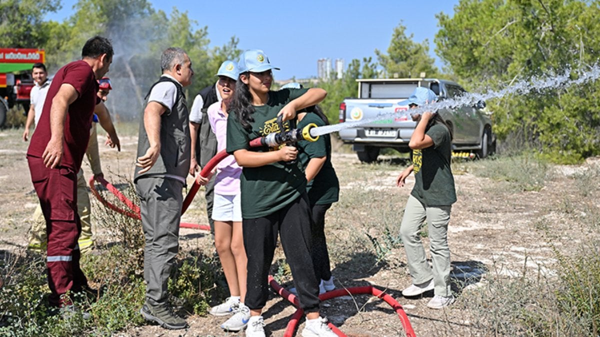 Adana’da öğrencilere orman yangınlarına karşı uygulamalı eğitim