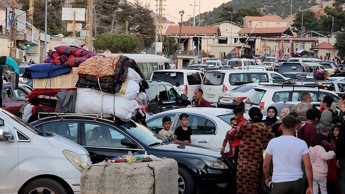 İsrail saldırılarından kaçan 100 bin kişi Lübnan’dan Suriye’ye geçti