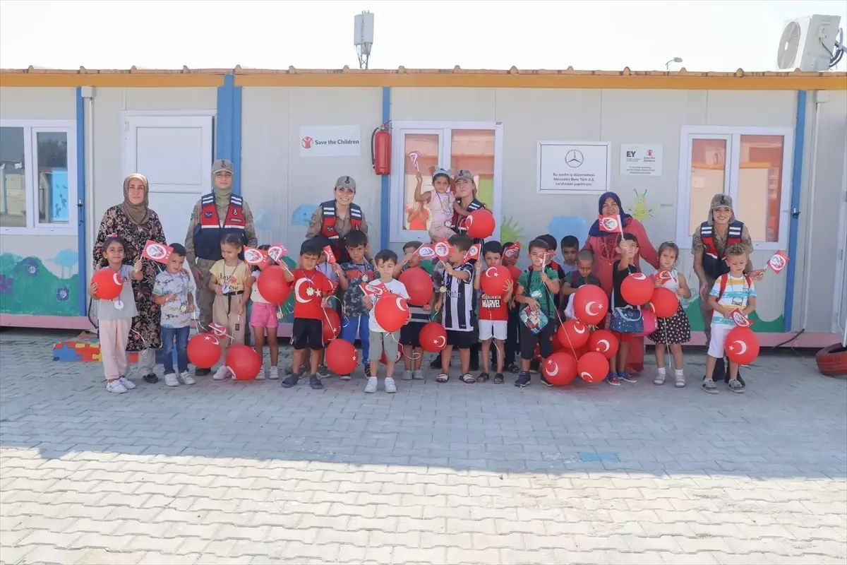 Jandarma Ekipleri Antakya’da Öğrencilerle Buluştu