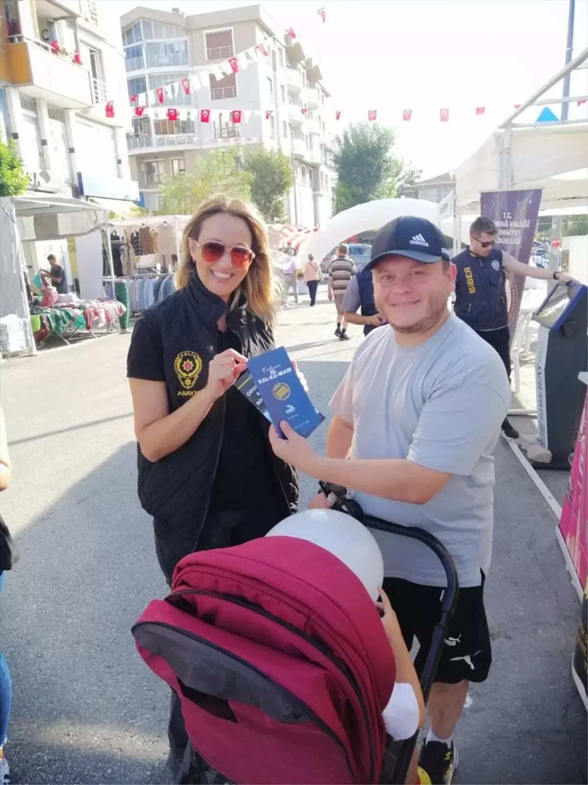 Tekirdağ’da polis ekipleri aile içi şiddetle mücadele ve KADES hakkında bilgilendirme çalışması yaptı