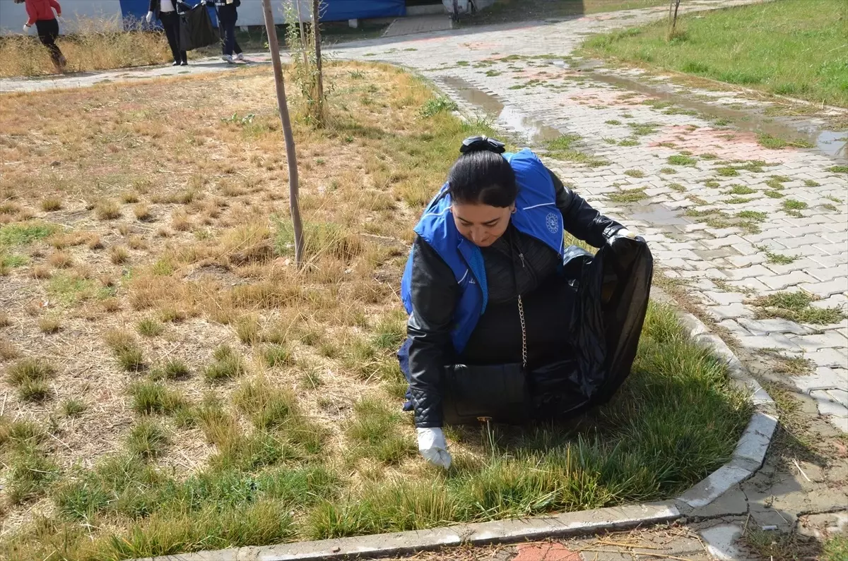 Yüksekova’da Temizlik Etkinliği Düzenlendi