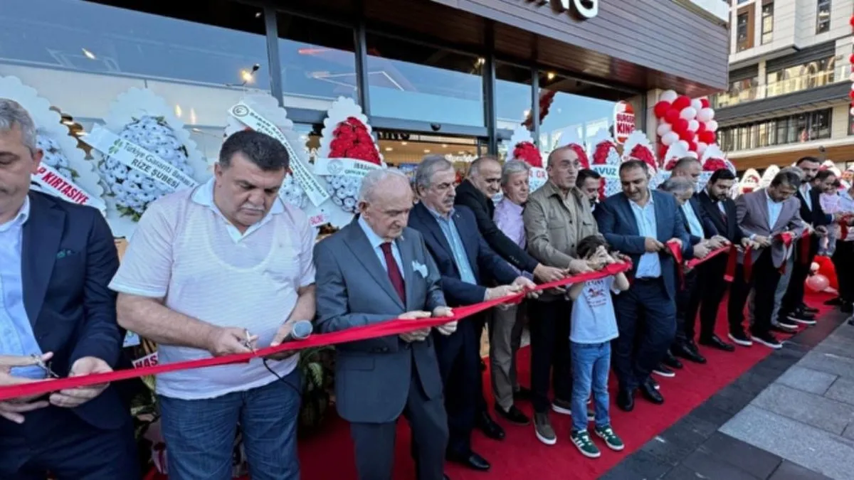 AK Parti Sözcüsü Çelik duyurdu: Rize’de Burger King açılışına katılan isimler disipline sevk edildi