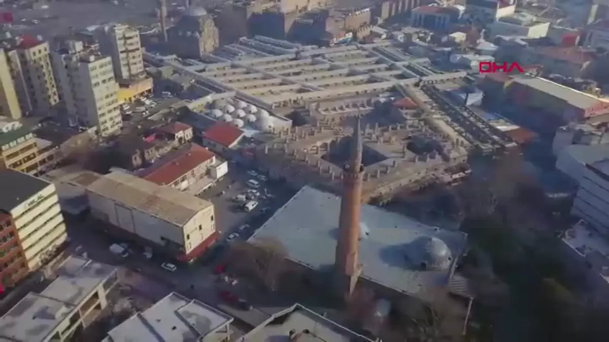 Kayseri’deki Ulu Cami Minaresinin Kitabesi Okunamaz Hale Geldi