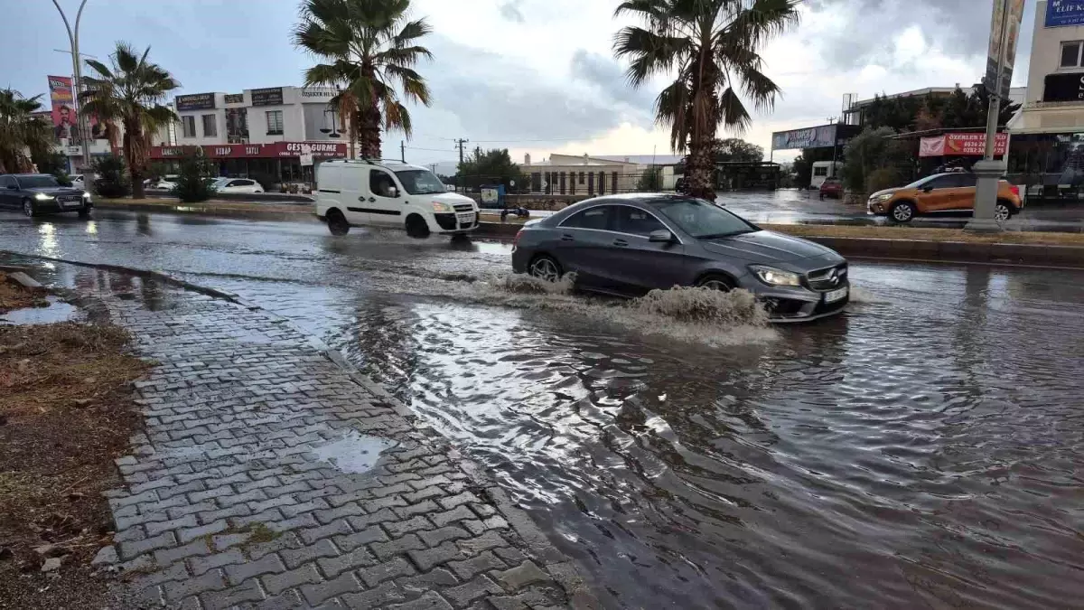 Bodrum’da Beklenen Sağanak Yağış Geldi