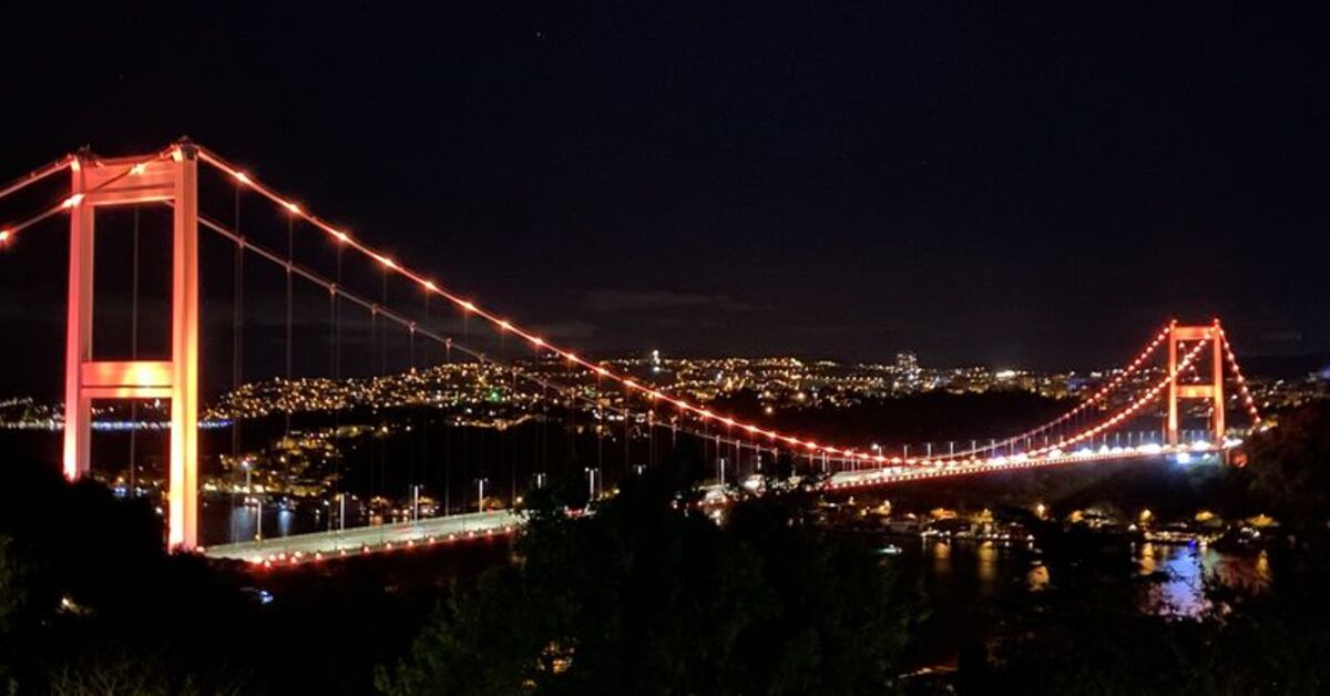 İstanbul’da köprüler lösemi farkındalığı için turuncuya büründü