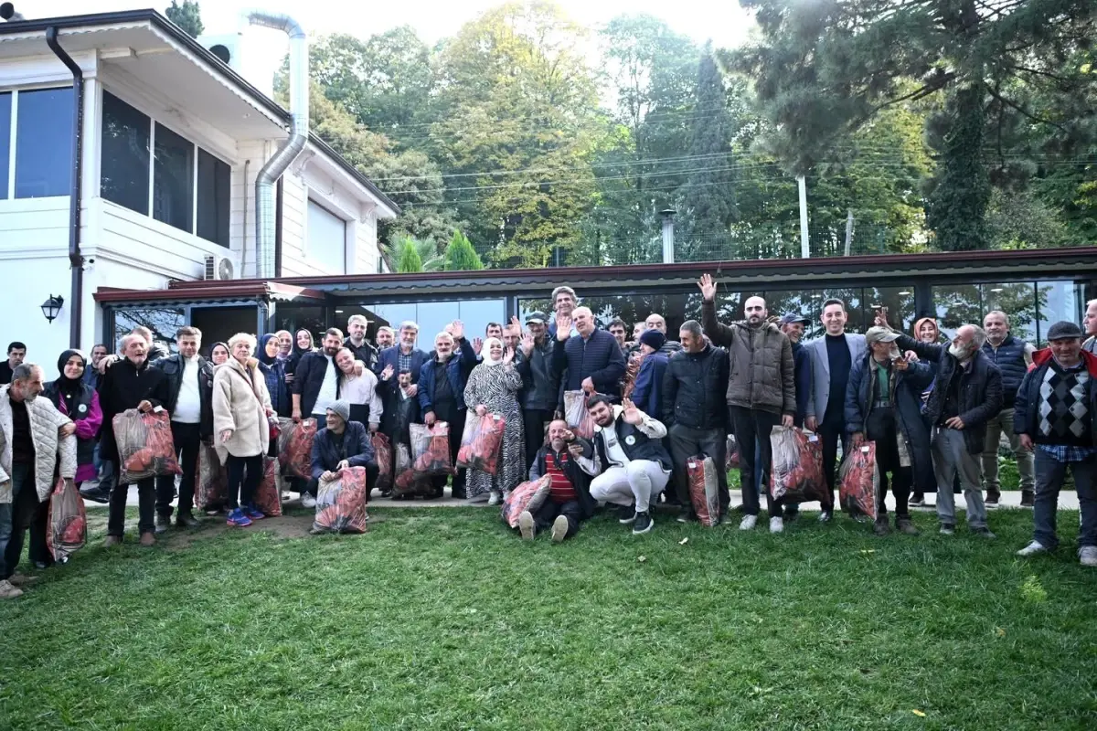 Kartepe’de Özel Bireylere Kahvaltı ve Kışlık Kıyafet Hediyesi